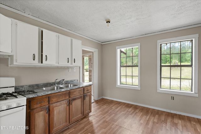 9476 Morgan County Hwy, Sunbright, TN 37872