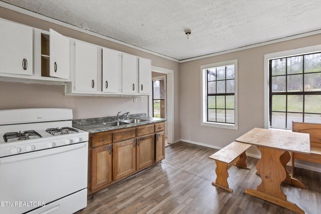 9476 Morgan County Hwy, Sunbright, TN 37872