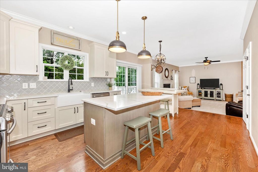 Image 13 of property listing at 402 LEAFY HOLLOW, Mount Airy, MD 21771