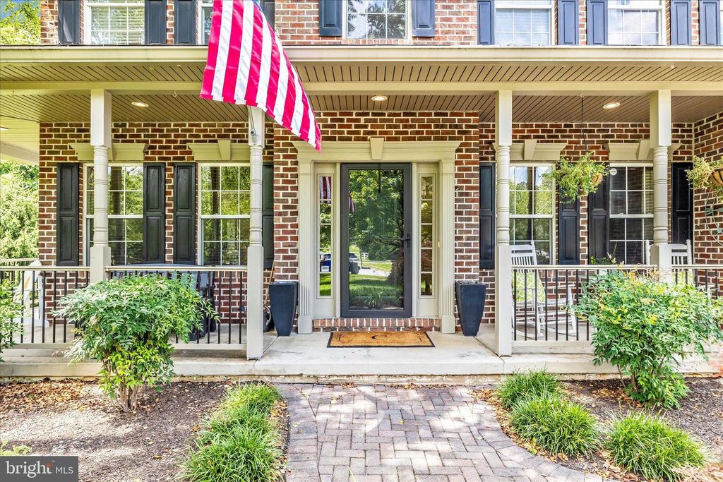 Image 3 of property listing at 402 LEAFY HOLLOW, Mount Airy, MD 21771