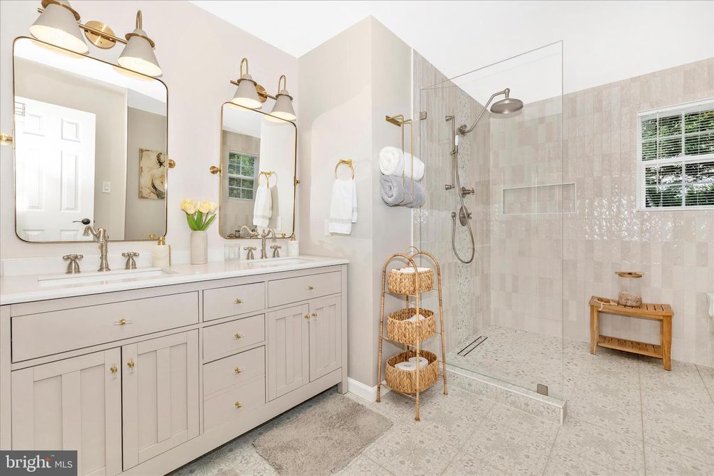 Image 30 of property listing at 402 LEAFY HOLLOW, Mount Airy, MD 21771