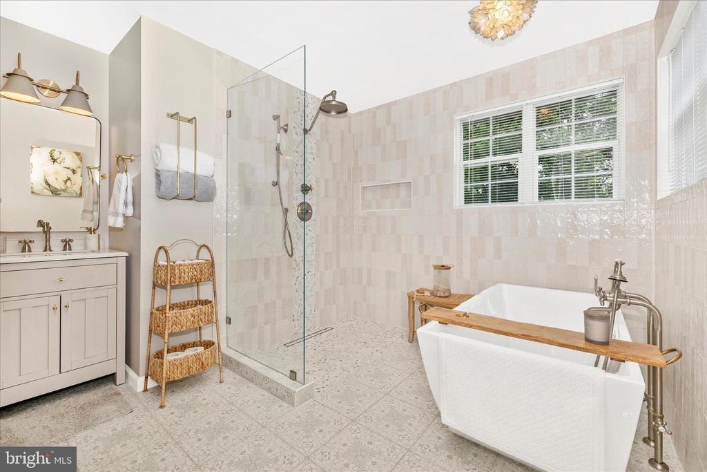 Image 31 of property listing at 402 LEAFY HOLLOW, Mount Airy, MD 21771