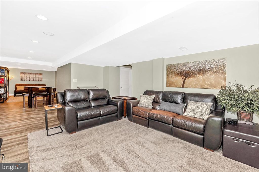 Image 38 of property listing at 402 LEAFY HOLLOW, Mount Airy, MD 21771