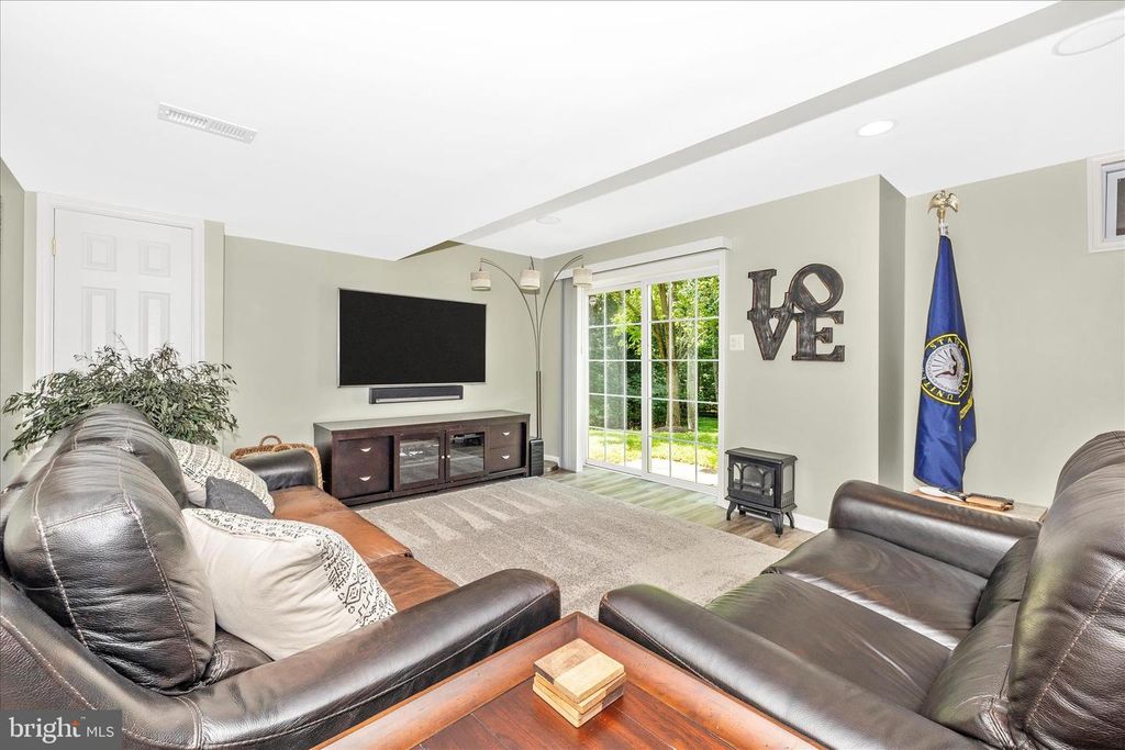 Image 39 of property listing at 402 LEAFY HOLLOW, Mount Airy, MD 21771