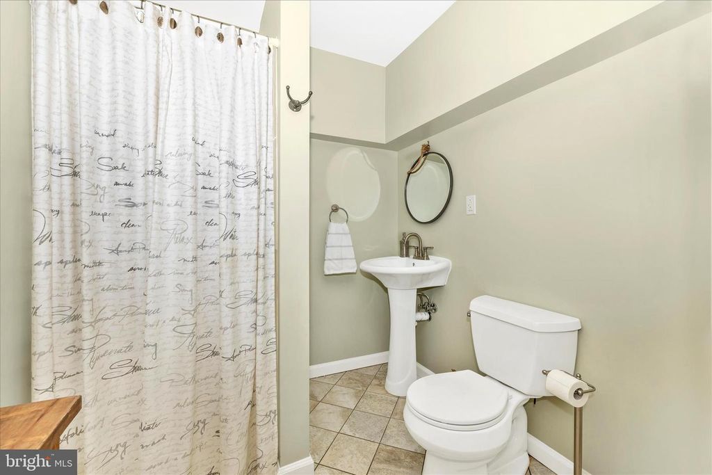 Image 44 of property listing at 402 LEAFY HOLLOW, Mount Airy, MD 21771