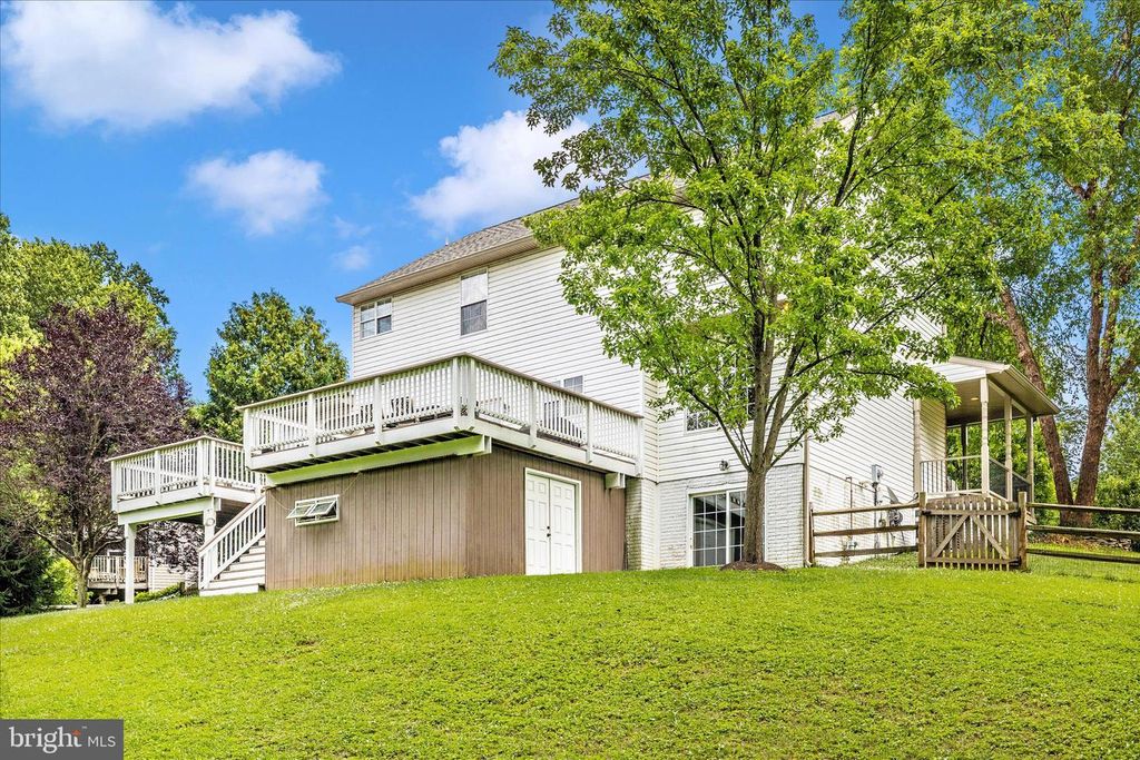 Image 47 of property listing at 402 LEAFY HOLLOW, Mount Airy, MD 21771