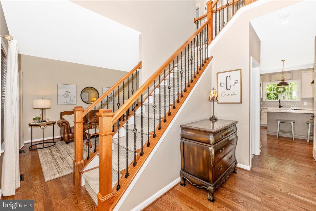 Image 5 of property listing at 402 LEAFY HOLLOW, Mount Airy, MD 21771