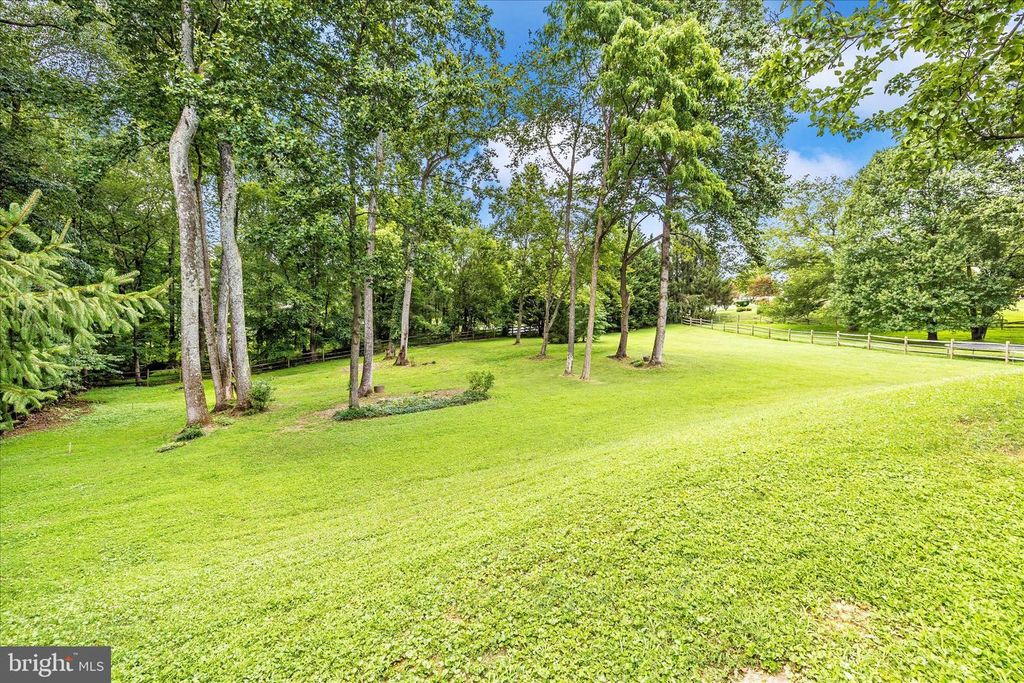 Image 52 of property listing at 402 LEAFY HOLLOW, Mount Airy, MD 21771