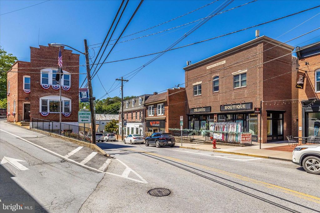 Image 59 of property listing at 402 LEAFY HOLLOW, Mount Airy, MD 21771