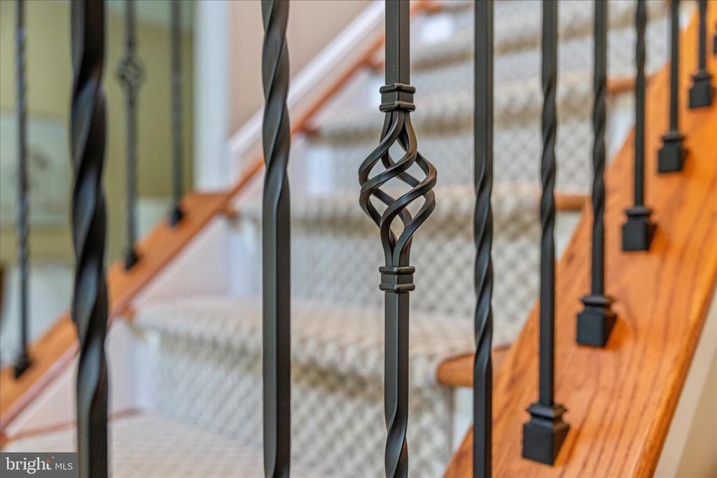 Image 6 of property listing at 402 LEAFY HOLLOW, Mount Airy, MD 21771