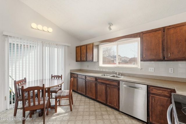 7317 Ridge Creek Rd, Louisville, KY 40291