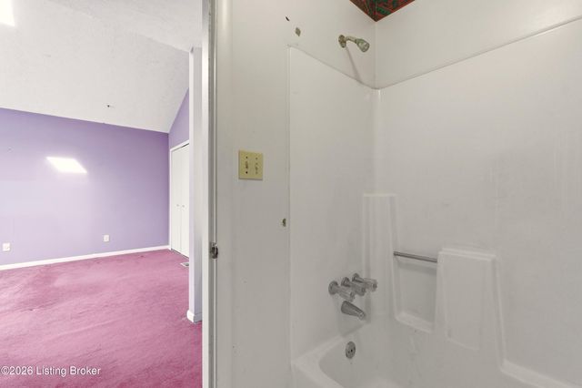 7317 Ridge Creek Rd, Louisville, KY 40291