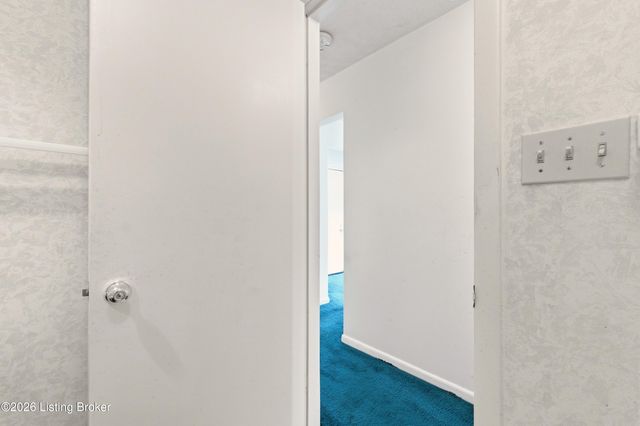 7317 Ridge Creek Rd, Louisville, KY 40291