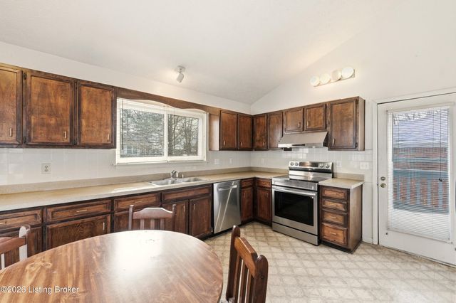 7317 Ridge Creek Rd, Louisville, KY 40291