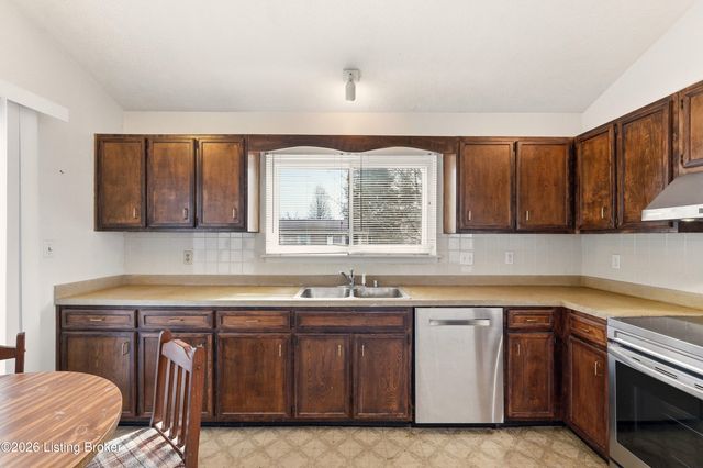 7317 Ridge Creek Rd, Louisville, KY 40291