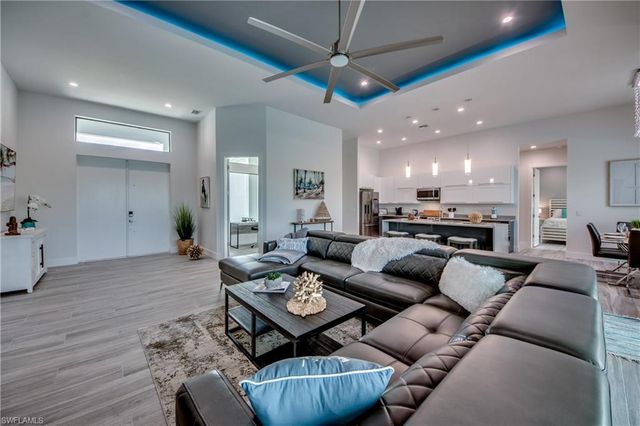 124 SW 16th PL, Cape Coral, FL 33991