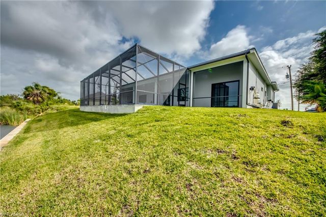 124 SW 16th PL, Cape Coral, FL 33991