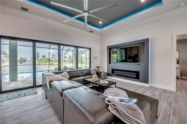 124 SW 16th PL, Cape Coral, FL 33991