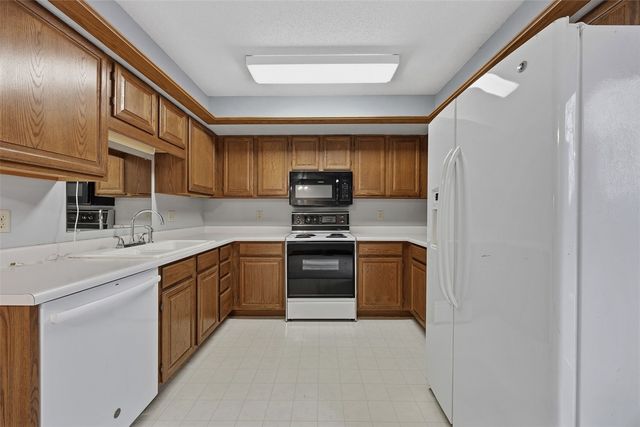 986 Westside Dr, Iowa City, IA 52246