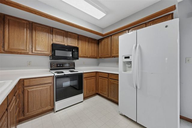 986 Westside Dr, Iowa City, IA 52246