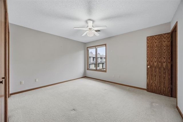 986 Westside Dr, Iowa City, IA 52246