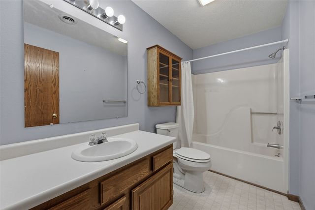 986 Westside Dr, Iowa City, IA 52246