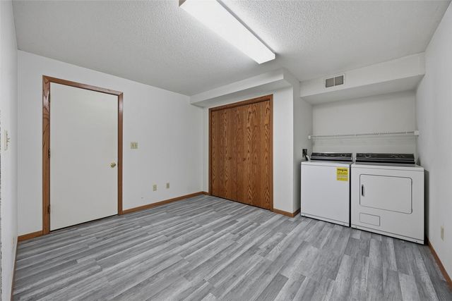 986 Westside Dr, Iowa City, IA 52246