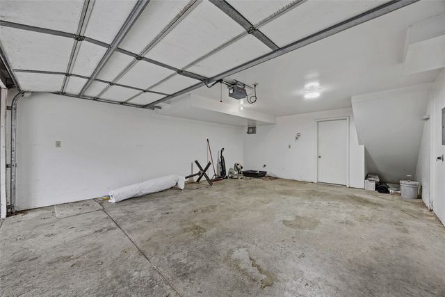 986 Westside Dr, Iowa City, IA 52246