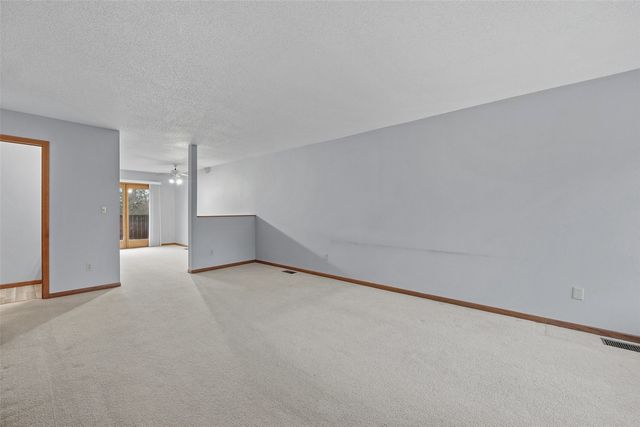 986 Westside Dr, Iowa City, IA 52246