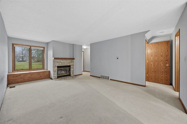 986 Westside Dr, Iowa City, IA 52246