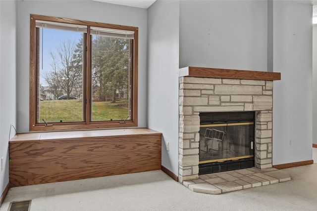 986 Westside Dr, Iowa City, IA 52246