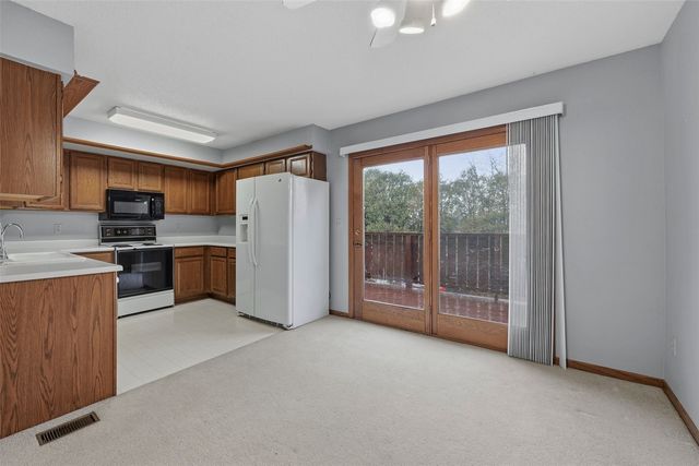 986 Westside Dr, Iowa City, IA 52246