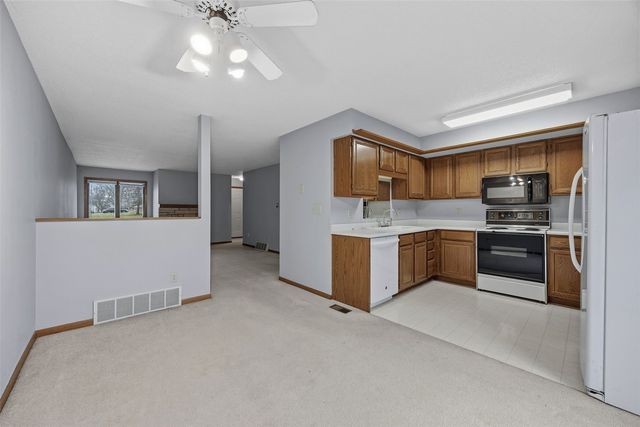 986 Westside Dr, Iowa City, IA 52246