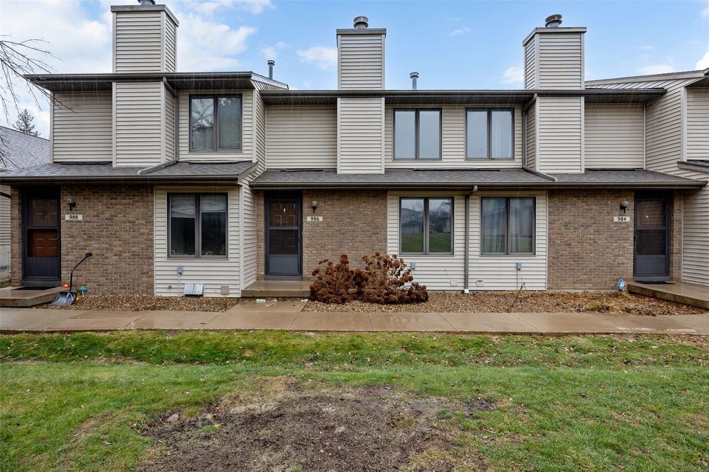 986 Westside Dr, Iowa City, IA 52246