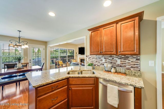 10013 Cedar Garden Dr, Louisville, KY 40291