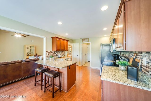 10013 Cedar Garden Dr, Louisville, KY 40291