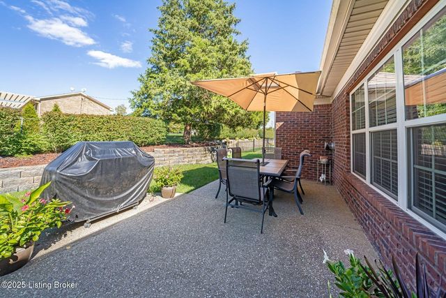 10013 Cedar Garden Dr, Louisville, KY 40291