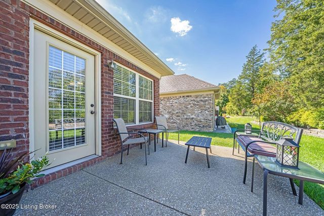 10013 Cedar Garden Dr, Louisville, KY 40291