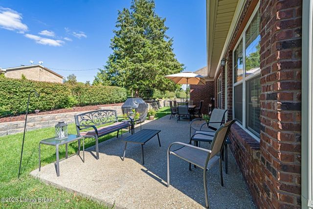 10013 Cedar Garden Dr, Louisville, KY 40291