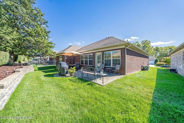 10013 Cedar Garden Dr, Louisville, KY 40291