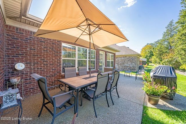 10013 Cedar Garden Dr, Louisville, KY 40291