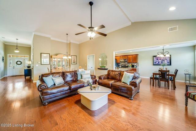 10013 Cedar Garden Dr, Louisville, KY 40291