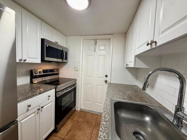 1671 NE 33rd Street Unit 3, Pompano Beach, FL 33064
