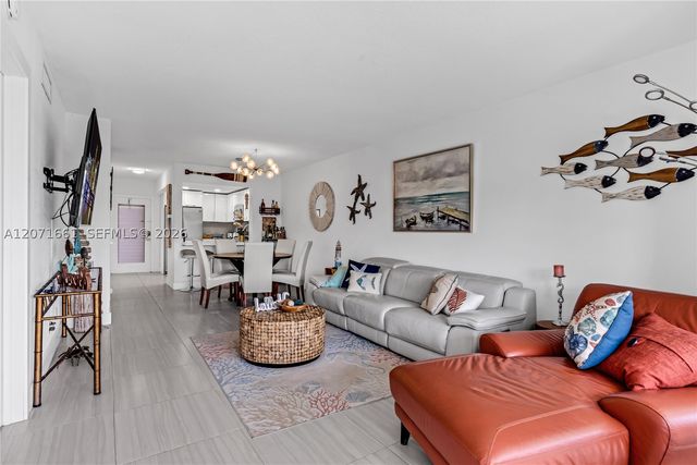 455 Paradisee Isle Blvd 106, Hallandale Beach, FL 33009
