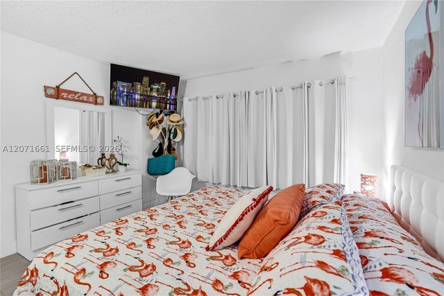 455 Paradisee Isle Blvd 106, Hallandale Beach, FL 33009