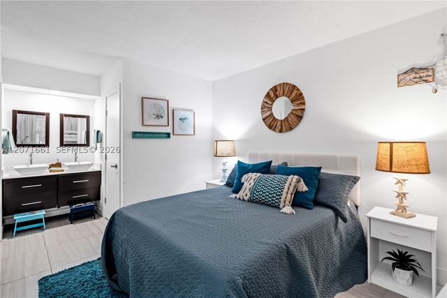 455 Paradisee Isle Blvd 106, Hallandale Beach, FL 33009
