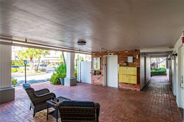 455 Paradisee Isle Blvd 106, Hallandale Beach, FL 33009