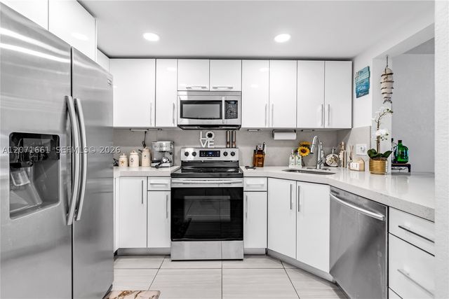 455 Paradisee Isle Blvd 106, Hallandale Beach, FL 33009