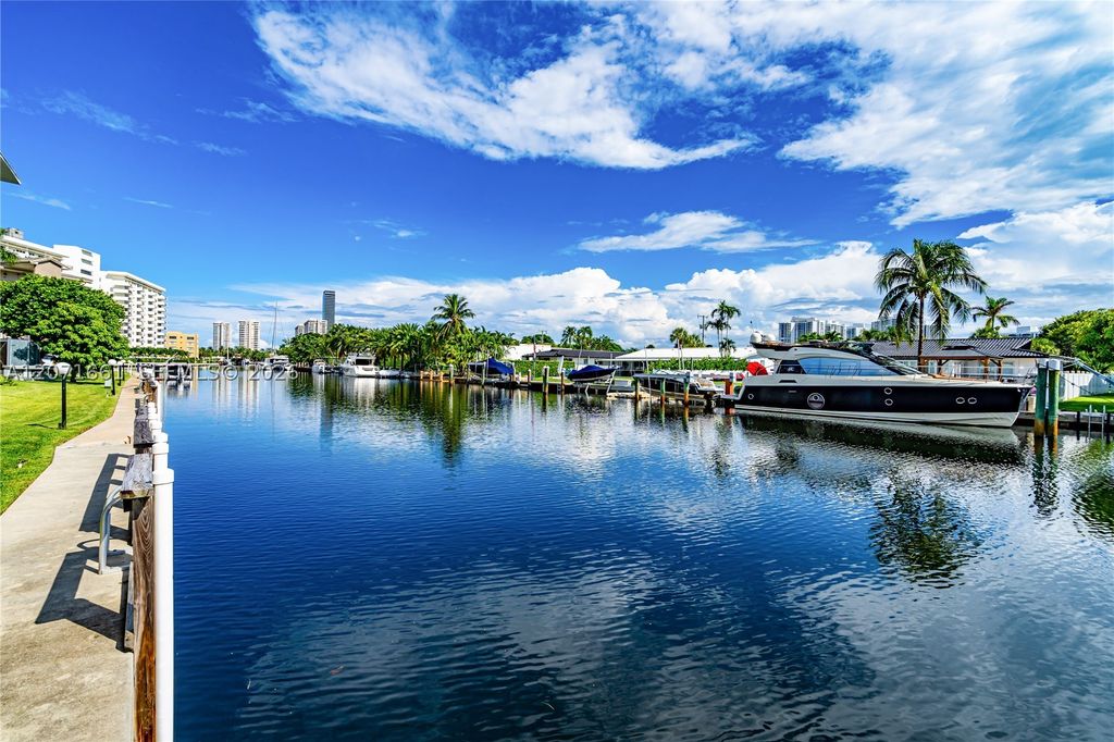 455 Paradisee Isle Blvd 106, Hallandale Beach, FL 33009