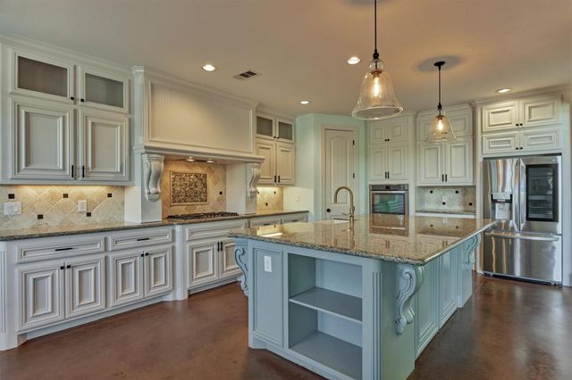 18904 W Grand Pine Circle, Montgomery, TX 77356